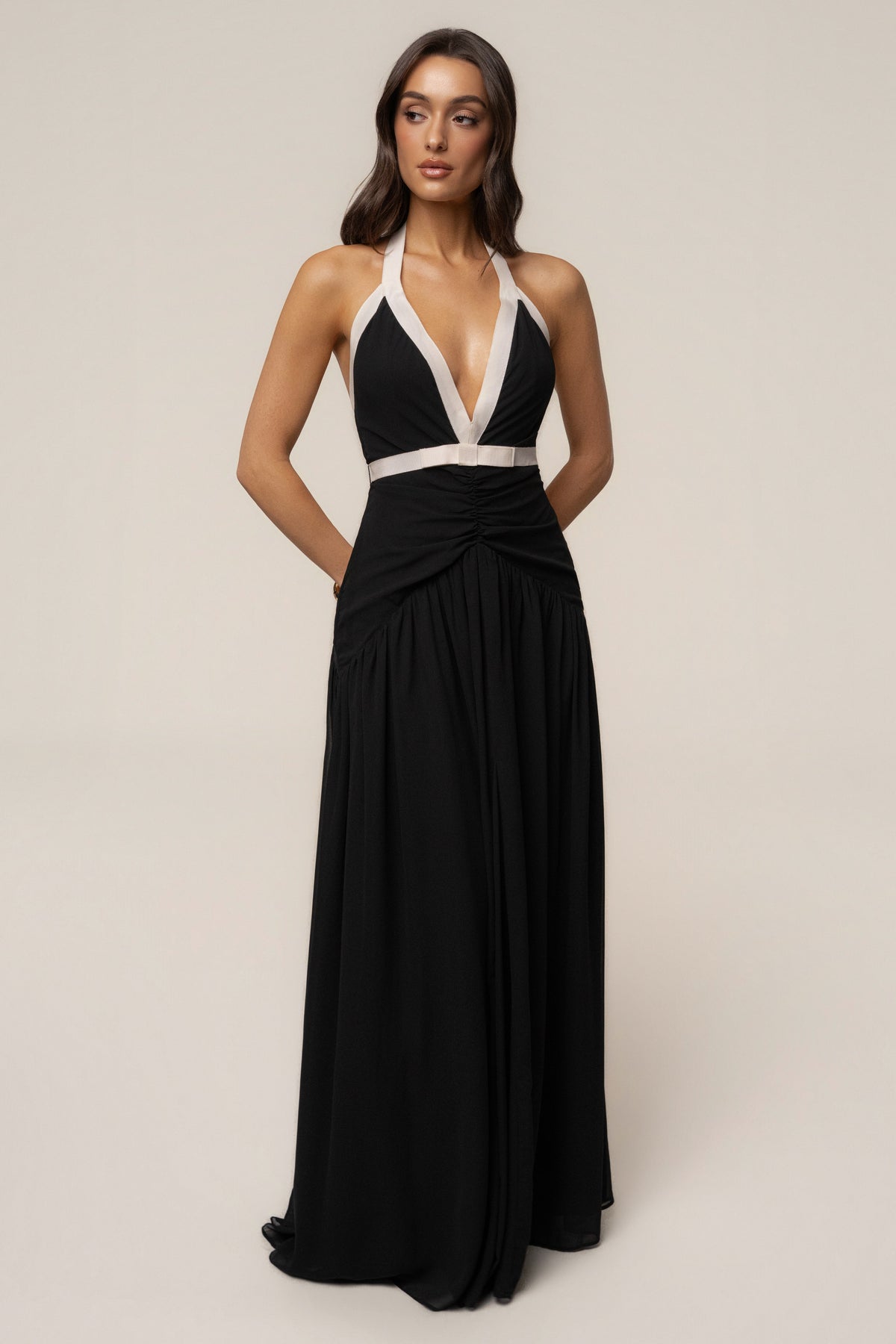 Vestido largo en blanco y negro