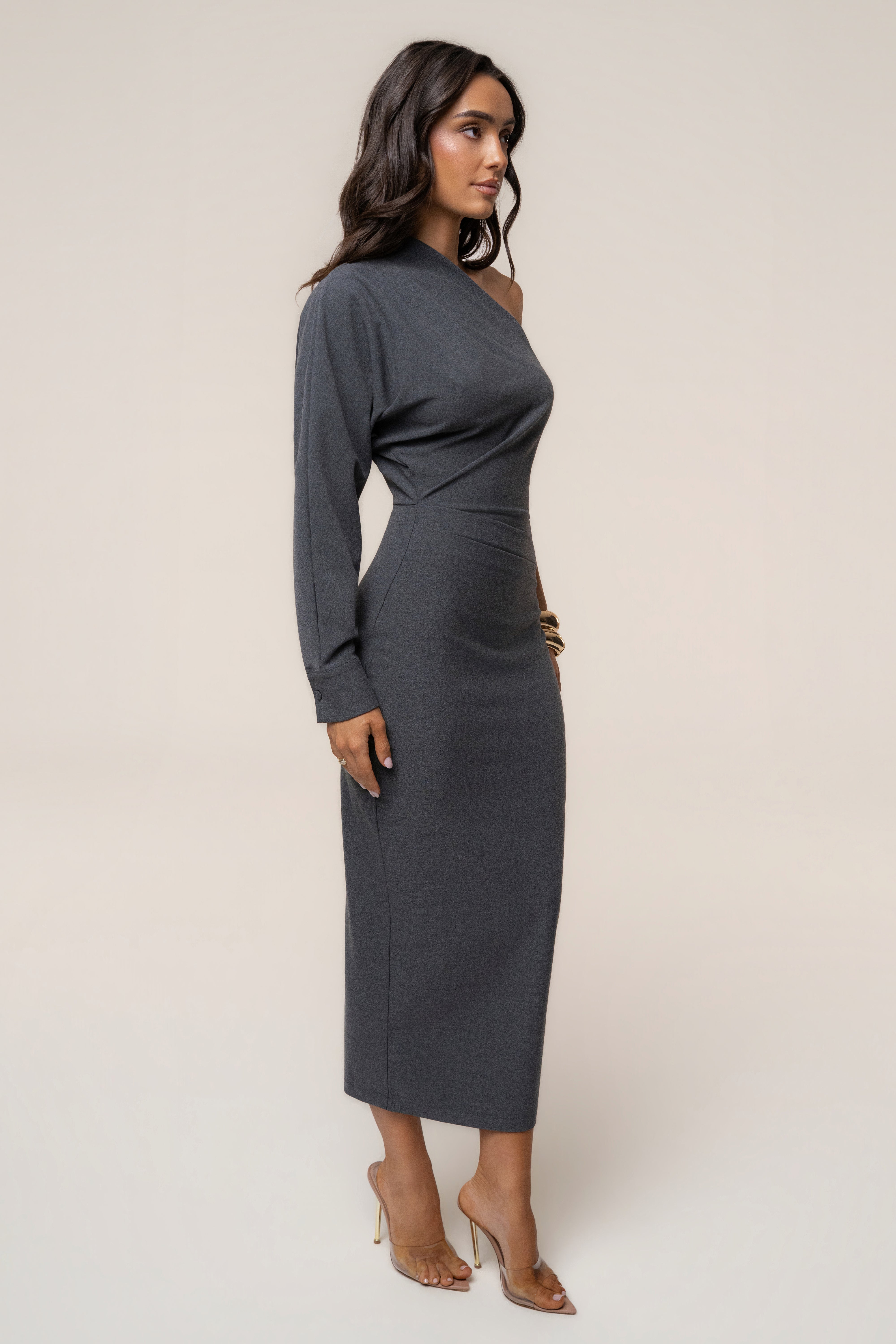 Vestido gris un hombro