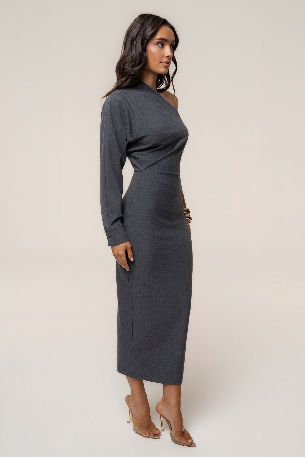 Vestido midi gris de un hombro Racheal