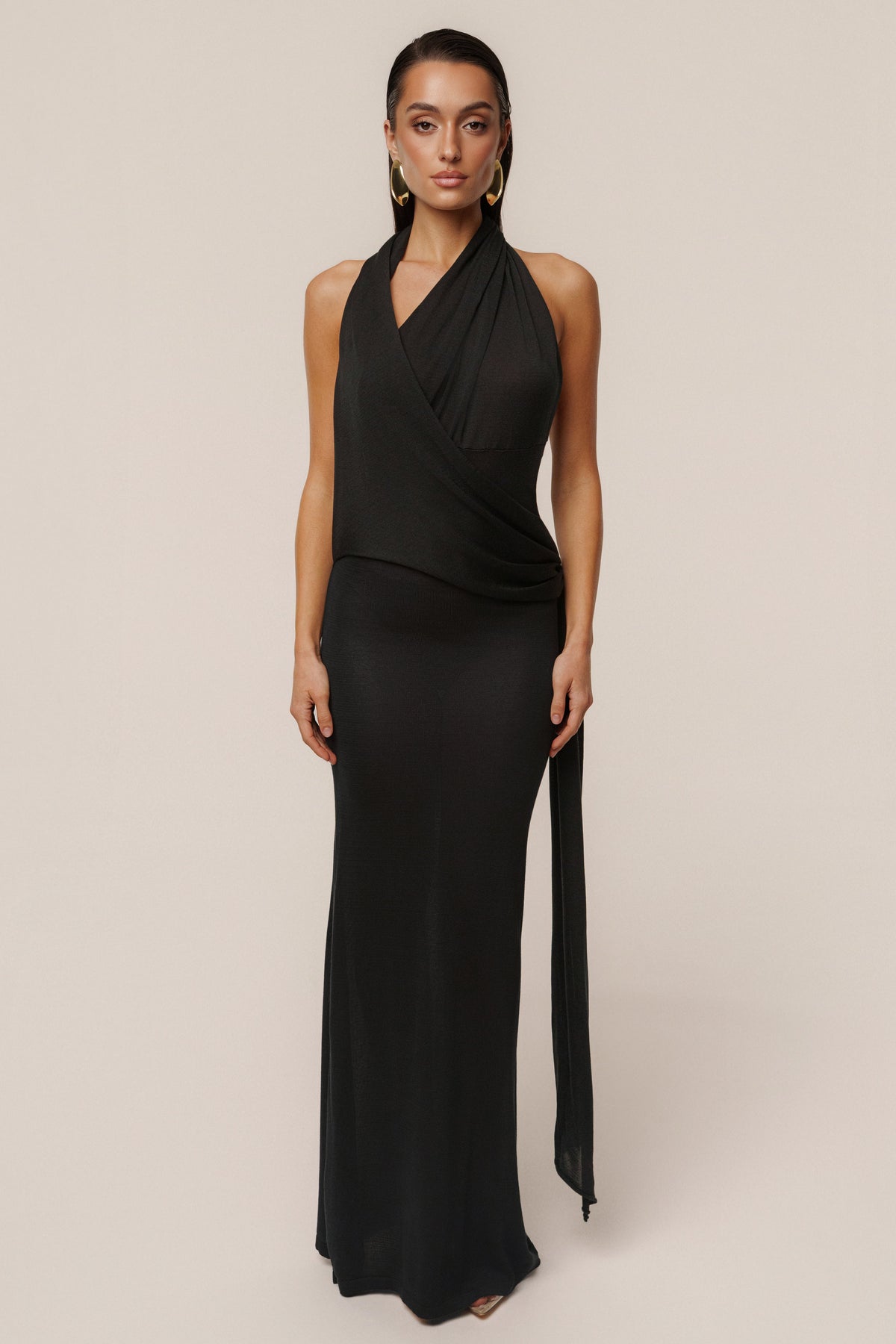 Vestido largo negro drapeado Miranda