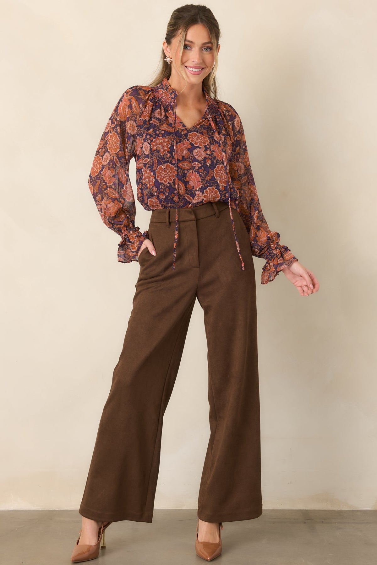Blusa romántica floral en ciruela