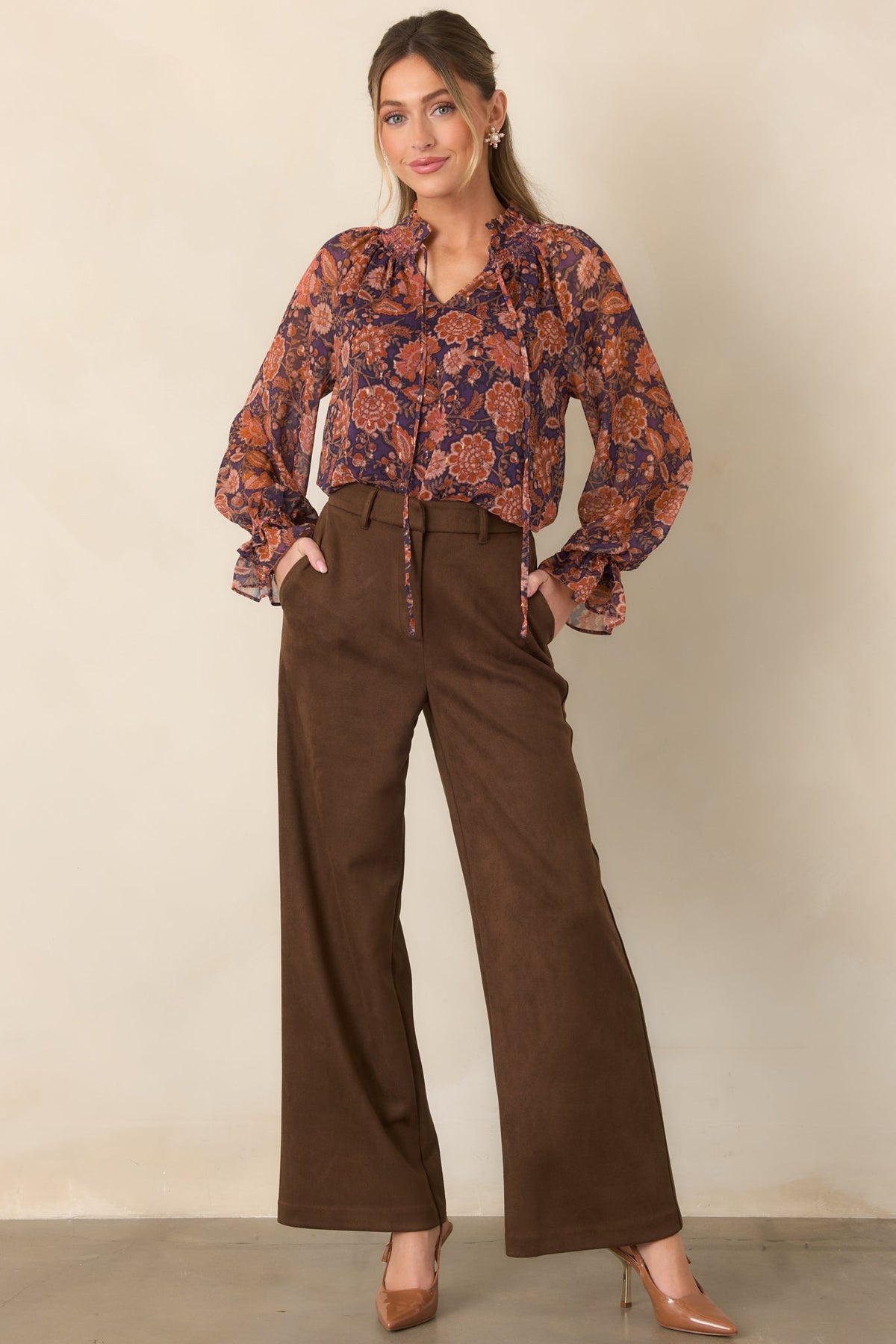 Blusa romántica floral en ciruela