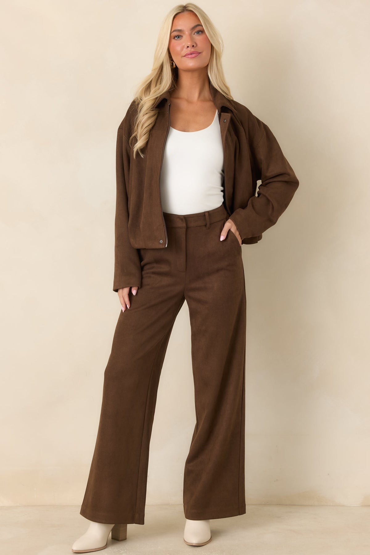 Pantalones marrones de pierna ancha