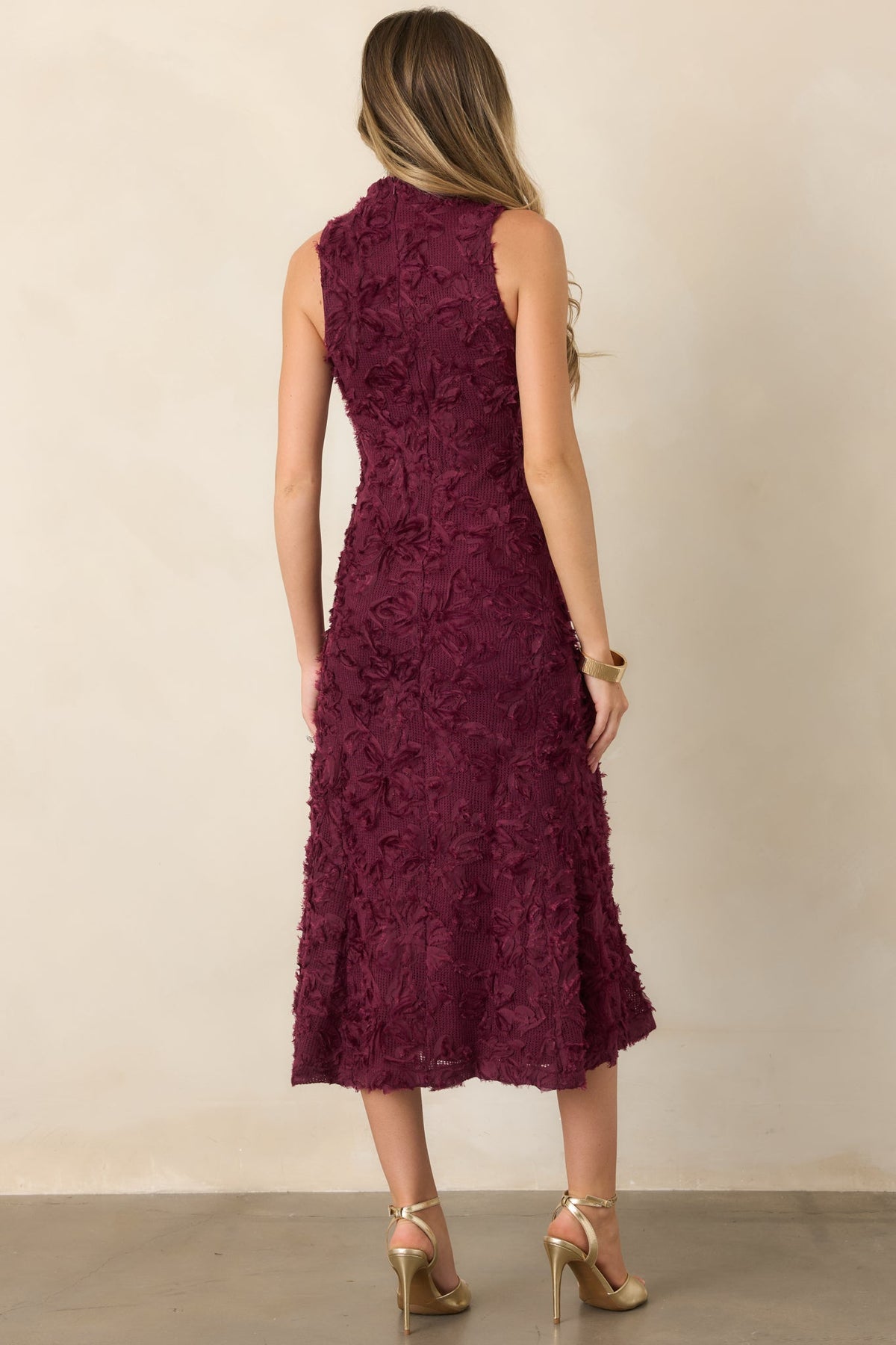 Vestido midi de punto color vino con estilo floral