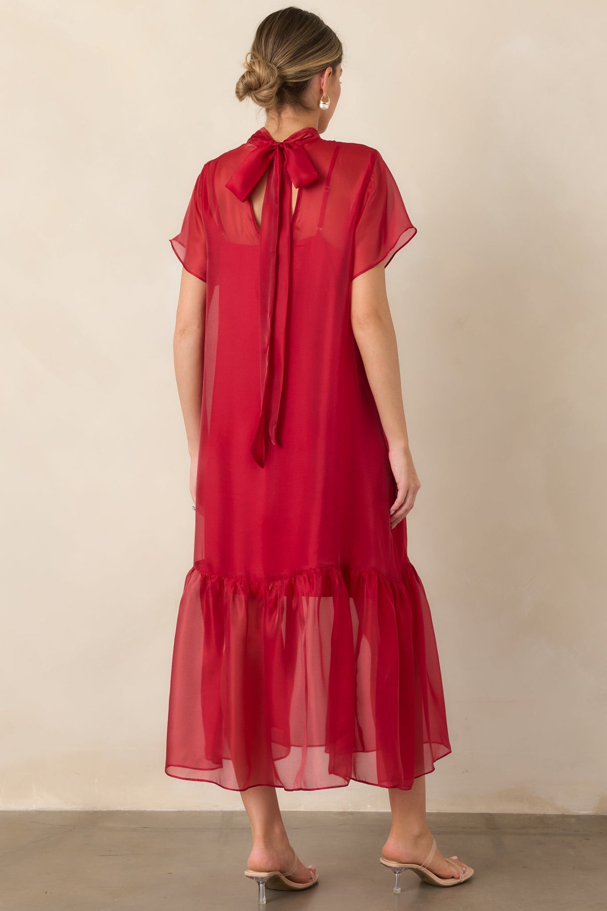 Elegante vestido largo de organza rojo