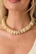 Collar llamativo de cuentas de mármol beige Maravilla Natural