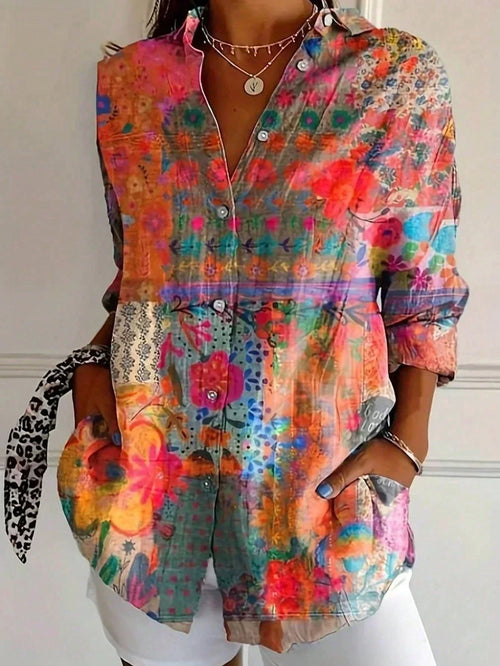 Blusa colorida con estampado artístico