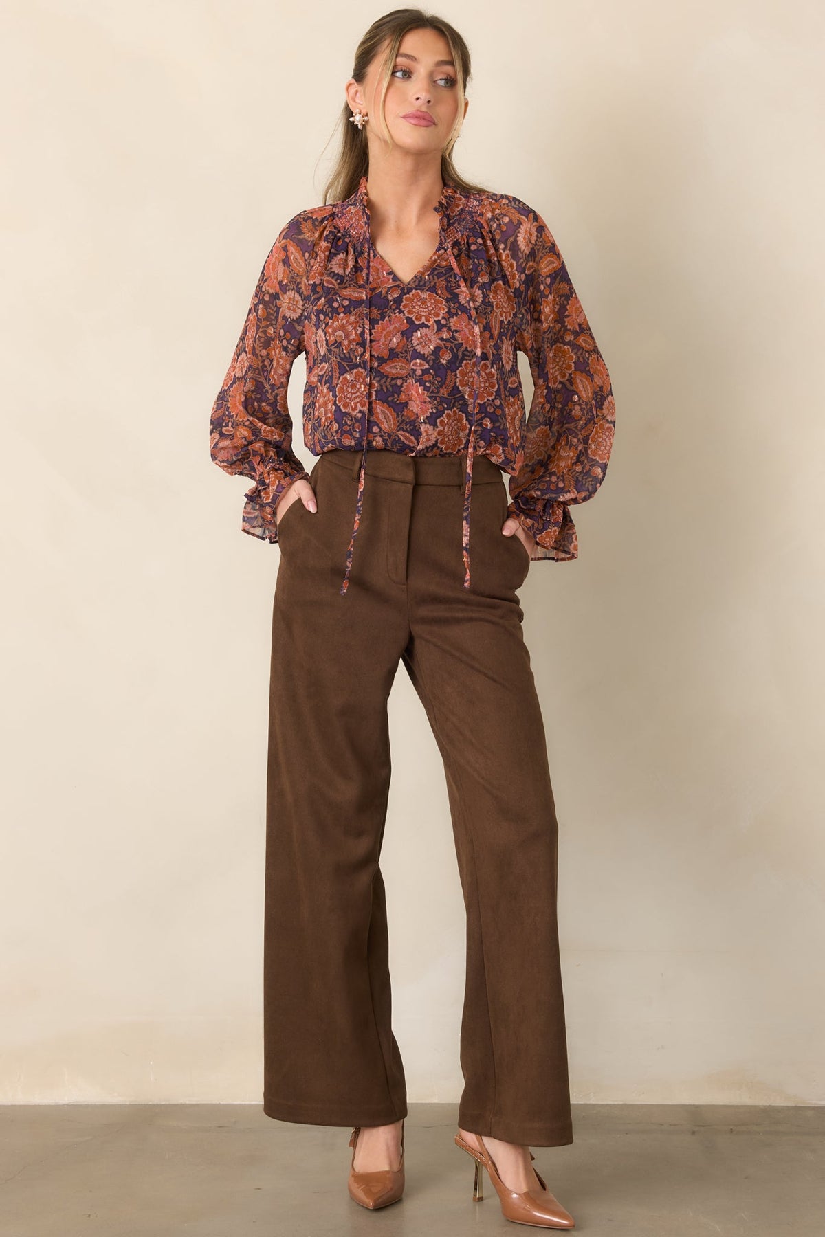 Blusa romántica floral en ciruela