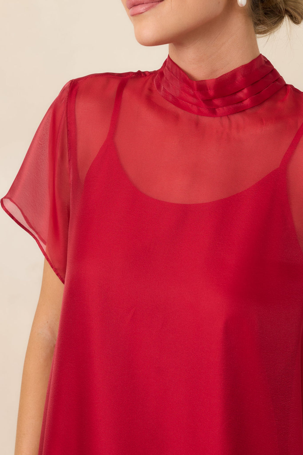 Elegante vestido largo de organza rojo