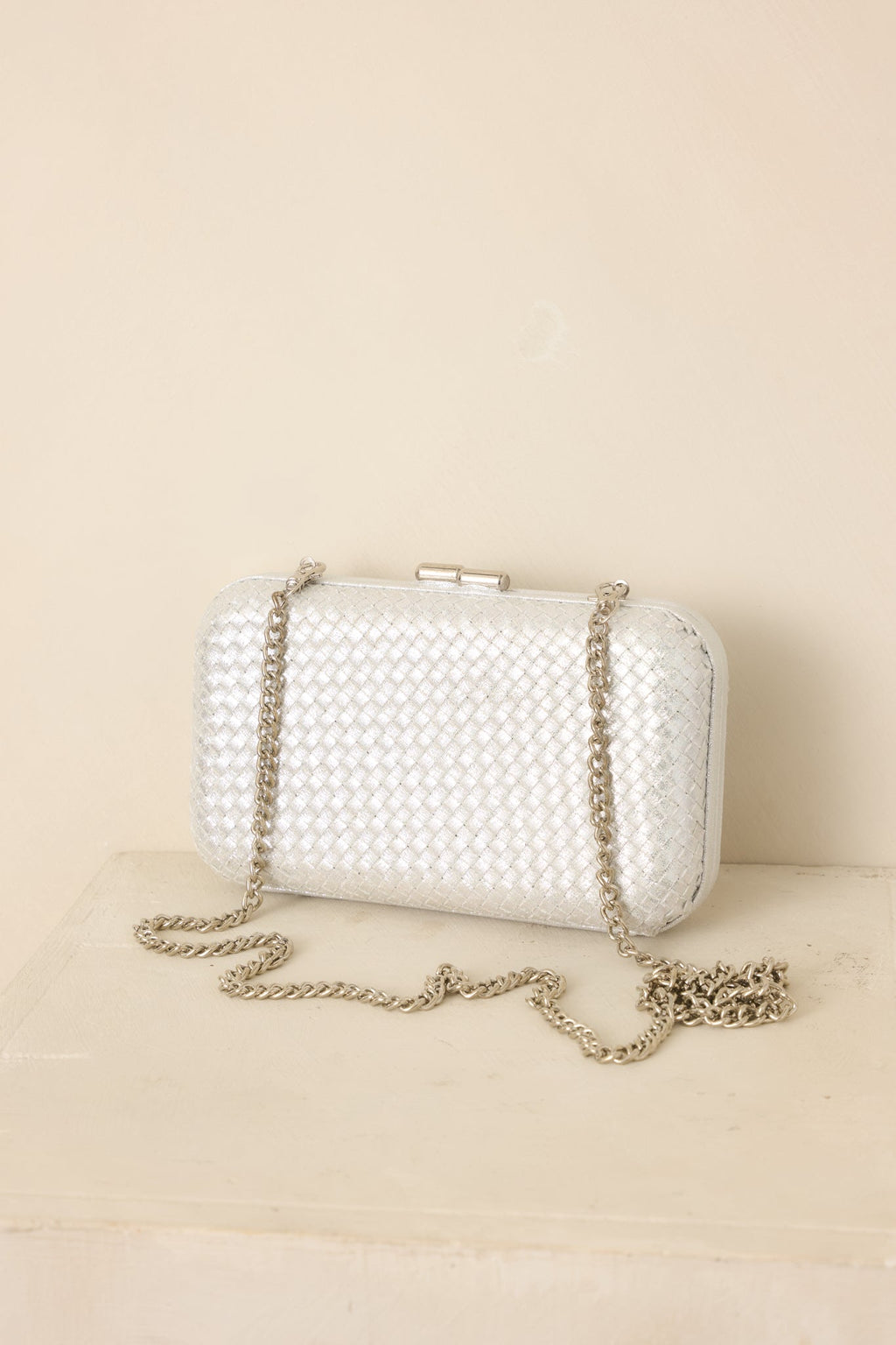 Bolso de mano estructurado tejido metálico plateado