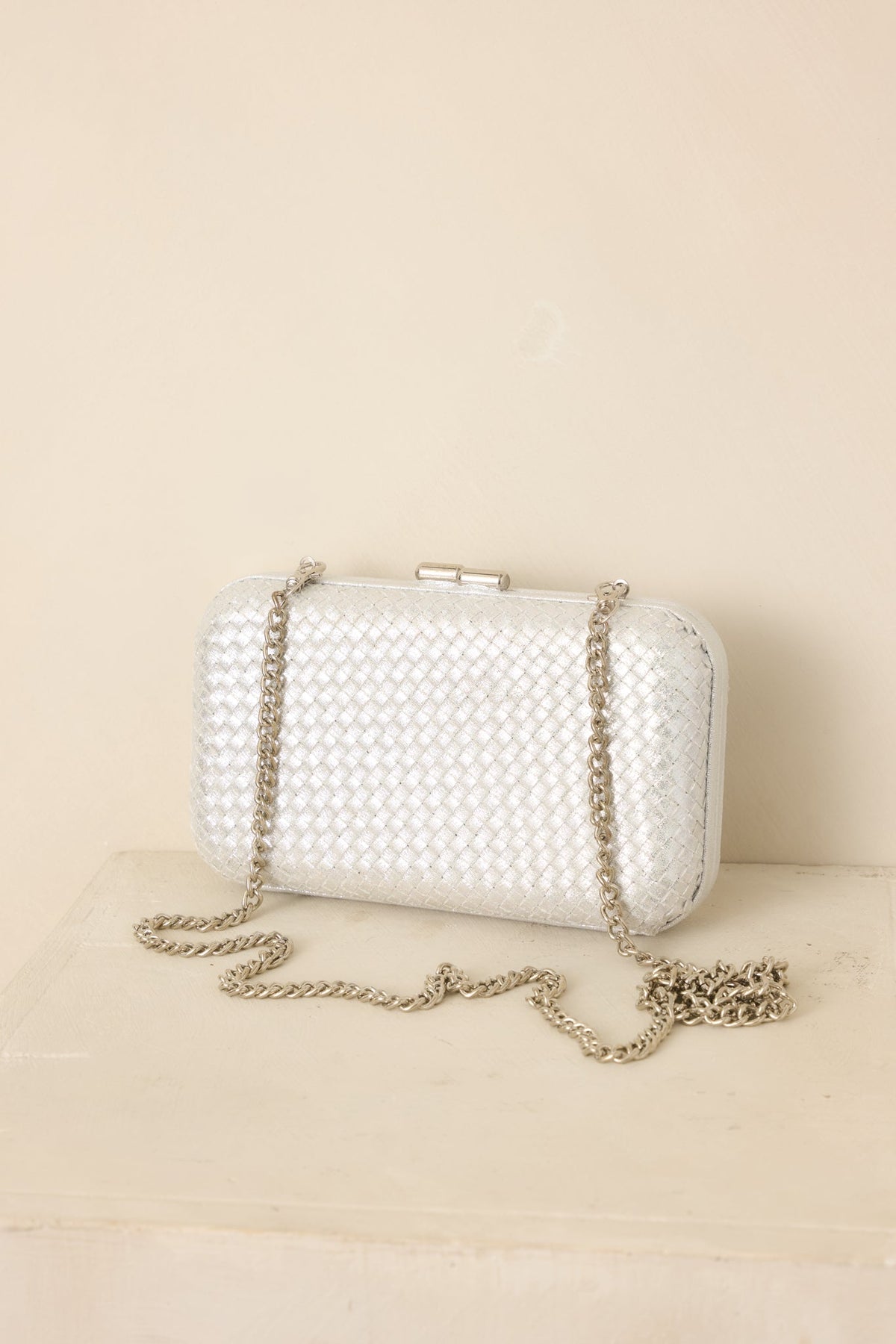 Bolso de mano estructurado tejido metálico plateado
