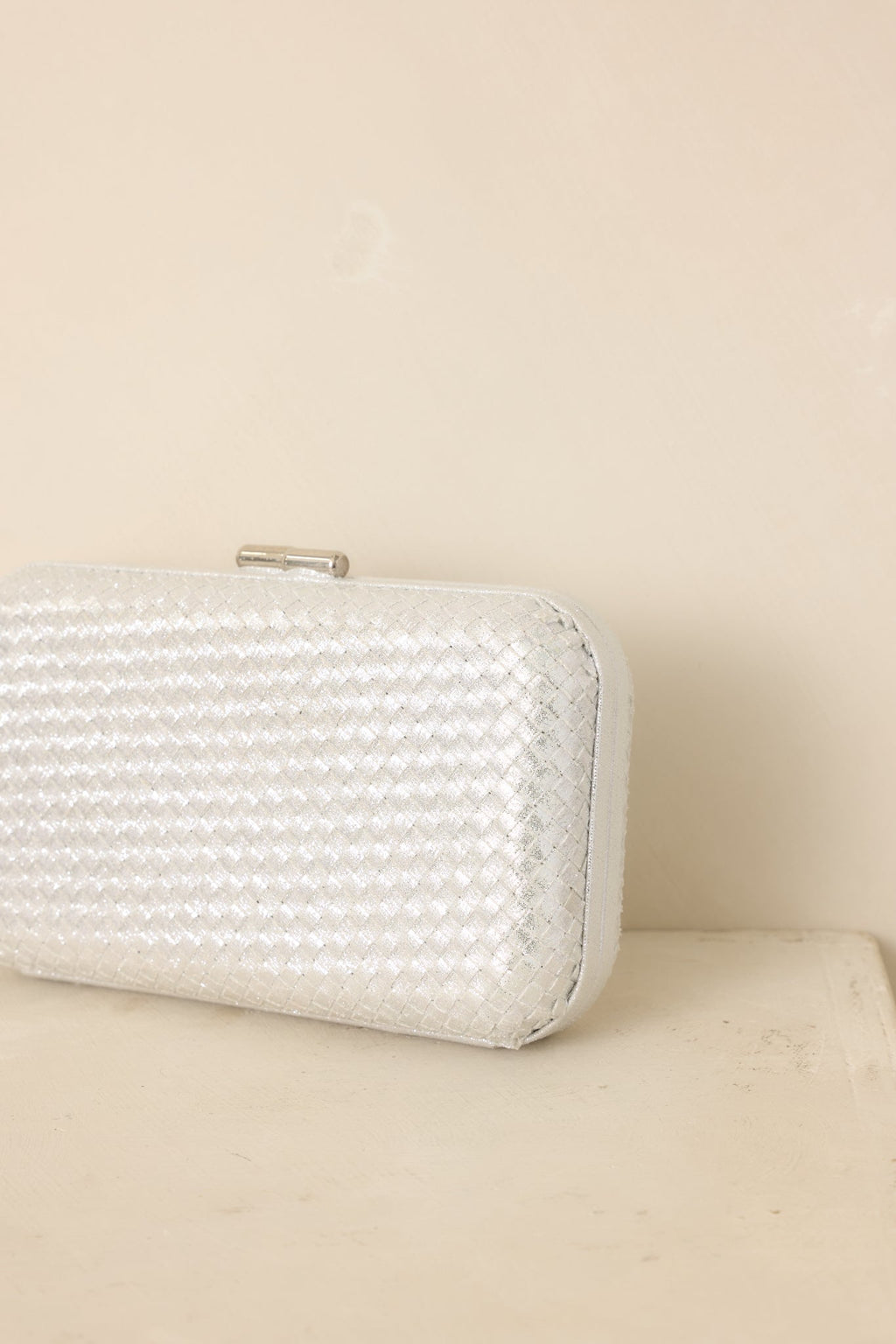 Bolso de mano estructurado tejido metálico plateado