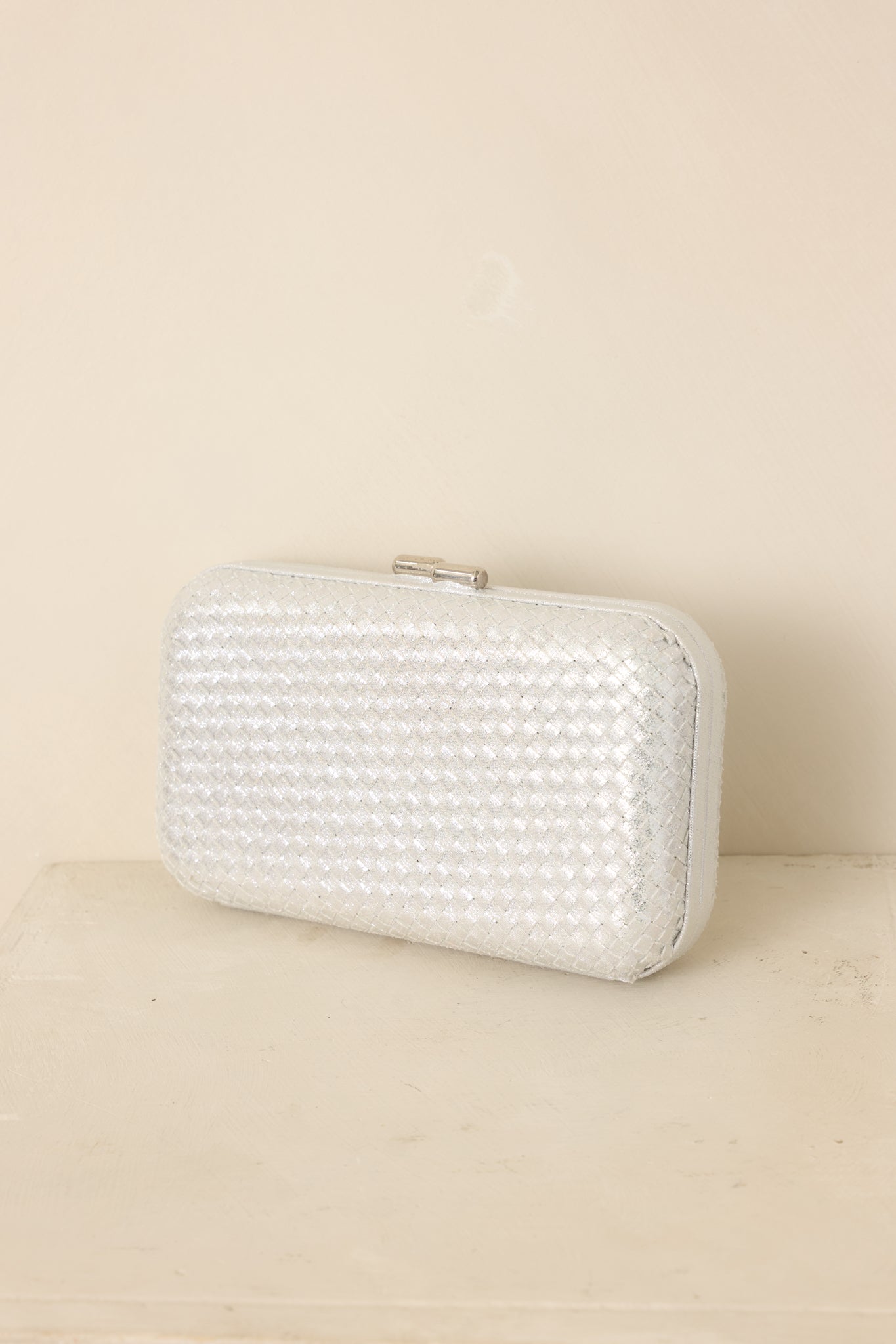 Bolso metálico plateado