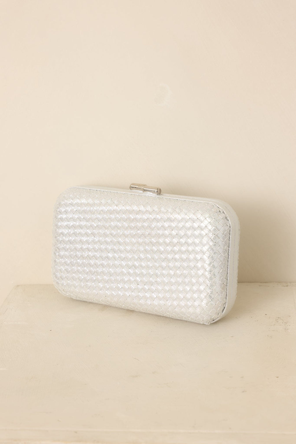 Bolso de mano estructurado tejido metálico plateado