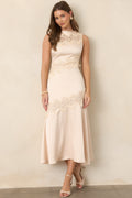 Vestido midi de satén color champán