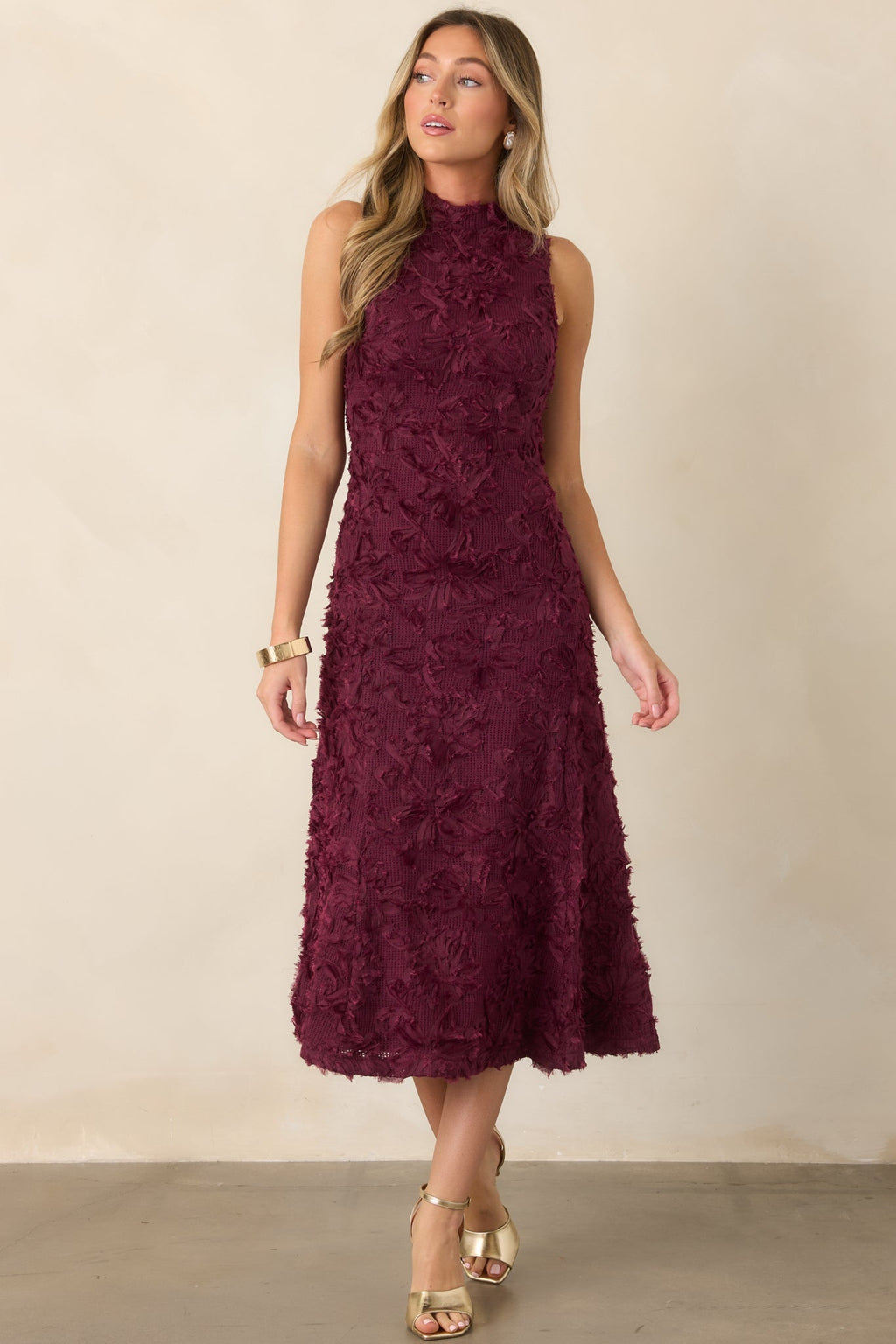 Vestido midi de punto color vino con estilo floral