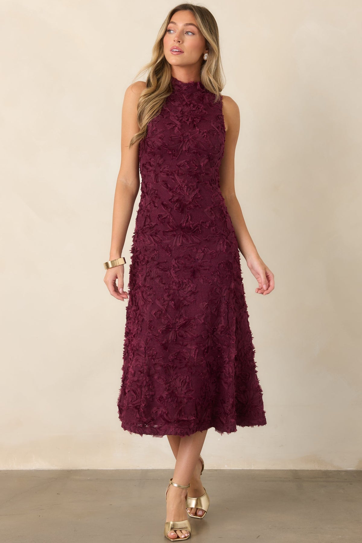 Vestido midi de punto color vino con estilo floral
