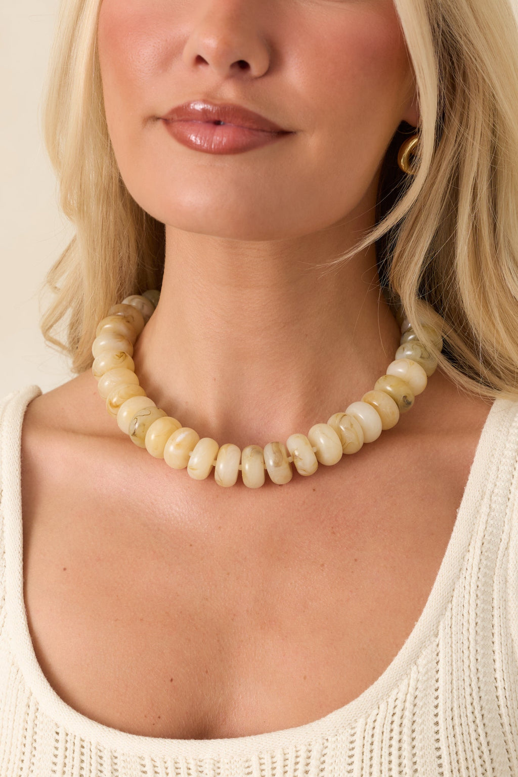 Collar llamativo de cuentas de mármol beige Maravilla Natural