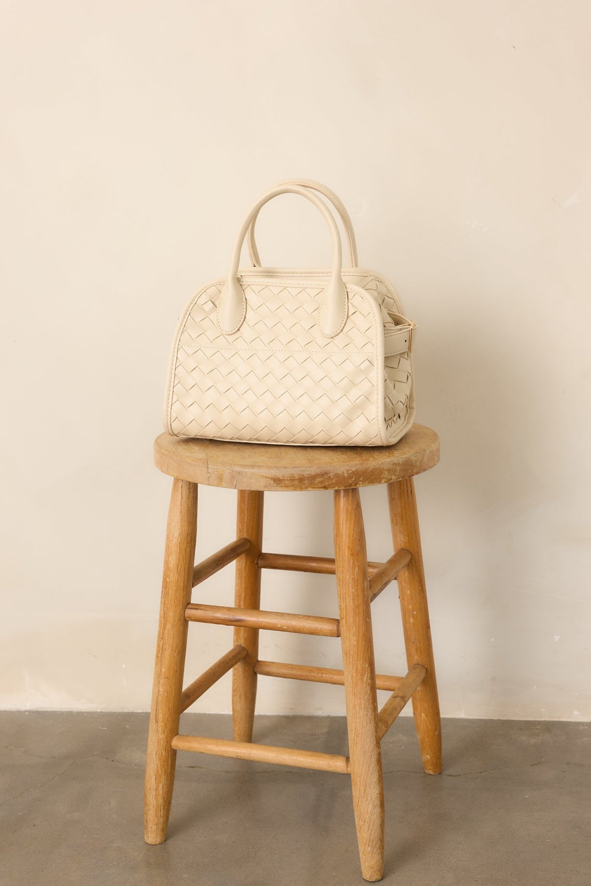 Bolso elegante de cuero tejido