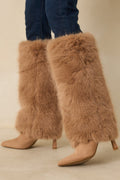 Botas color tostado de pelo sintético y ante, con punta afilada y tacón de aguja fino