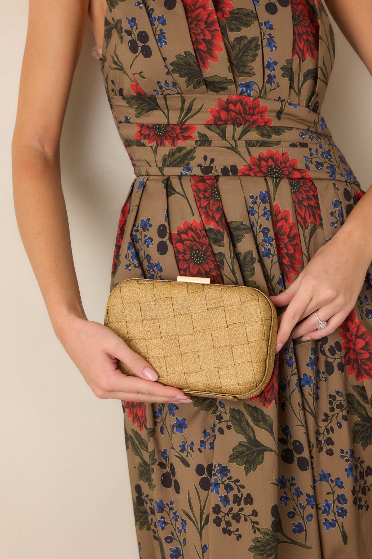 Bolso de mano de rafia tejida