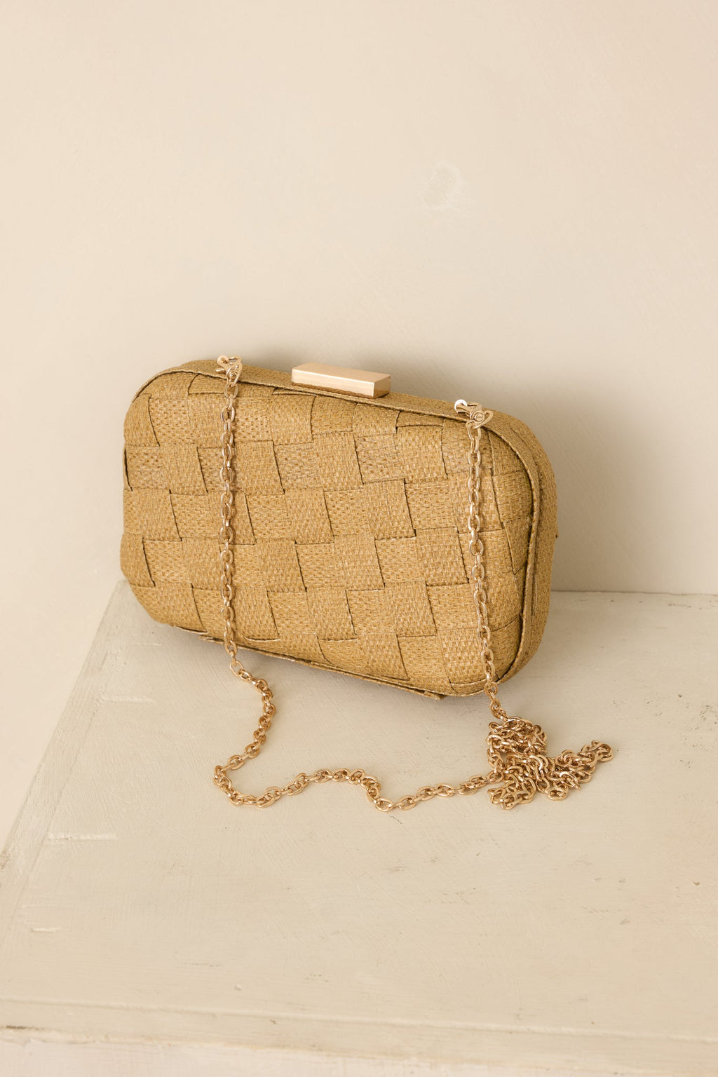 Bolso de mano de rafia tejida