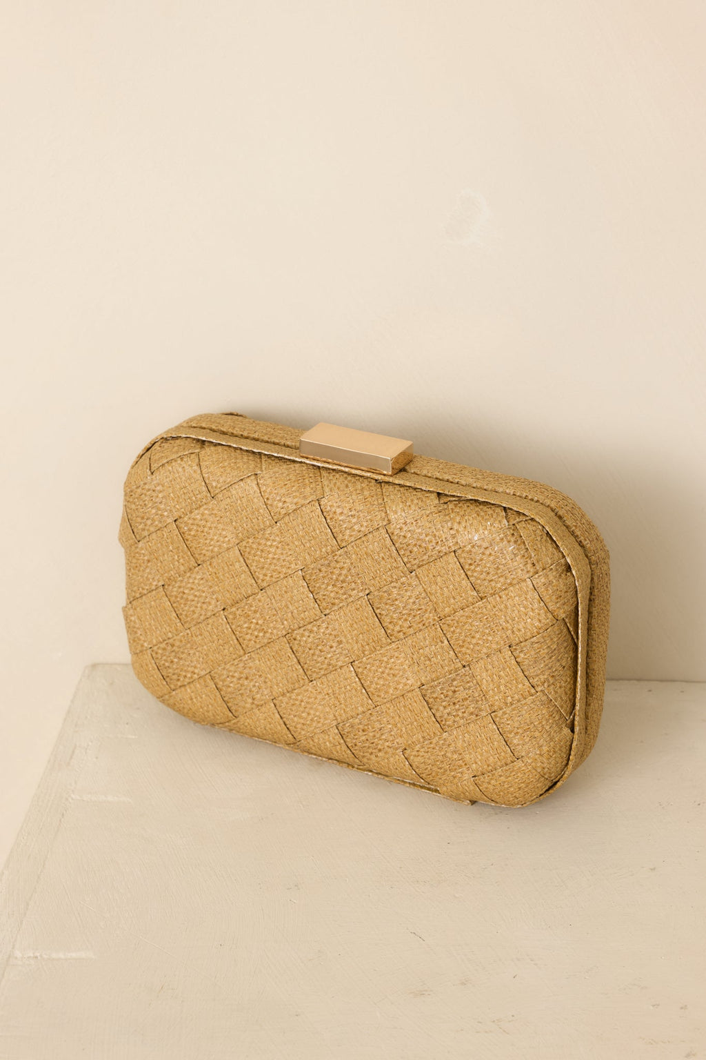 Bolso de mano de rafia tejida