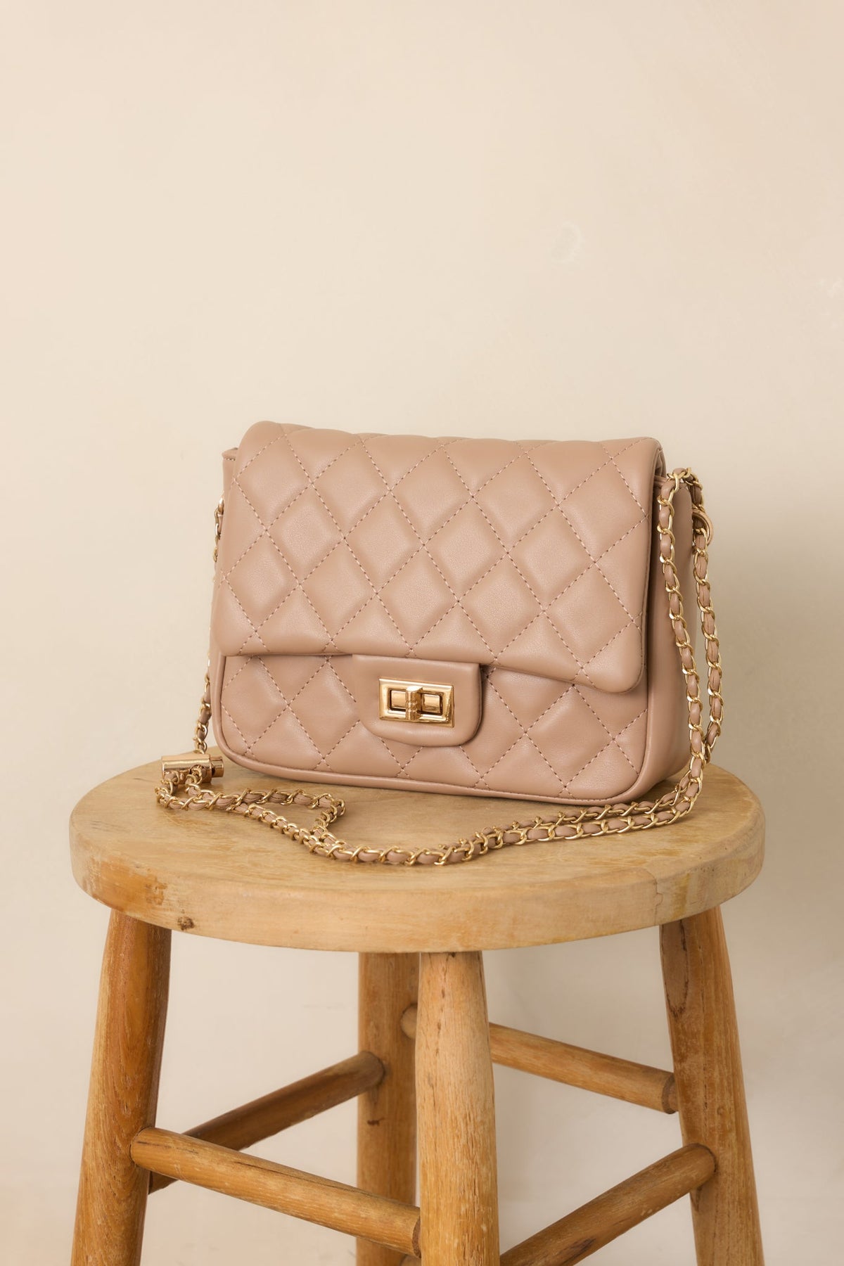 Bolso acolchado elegante color topo