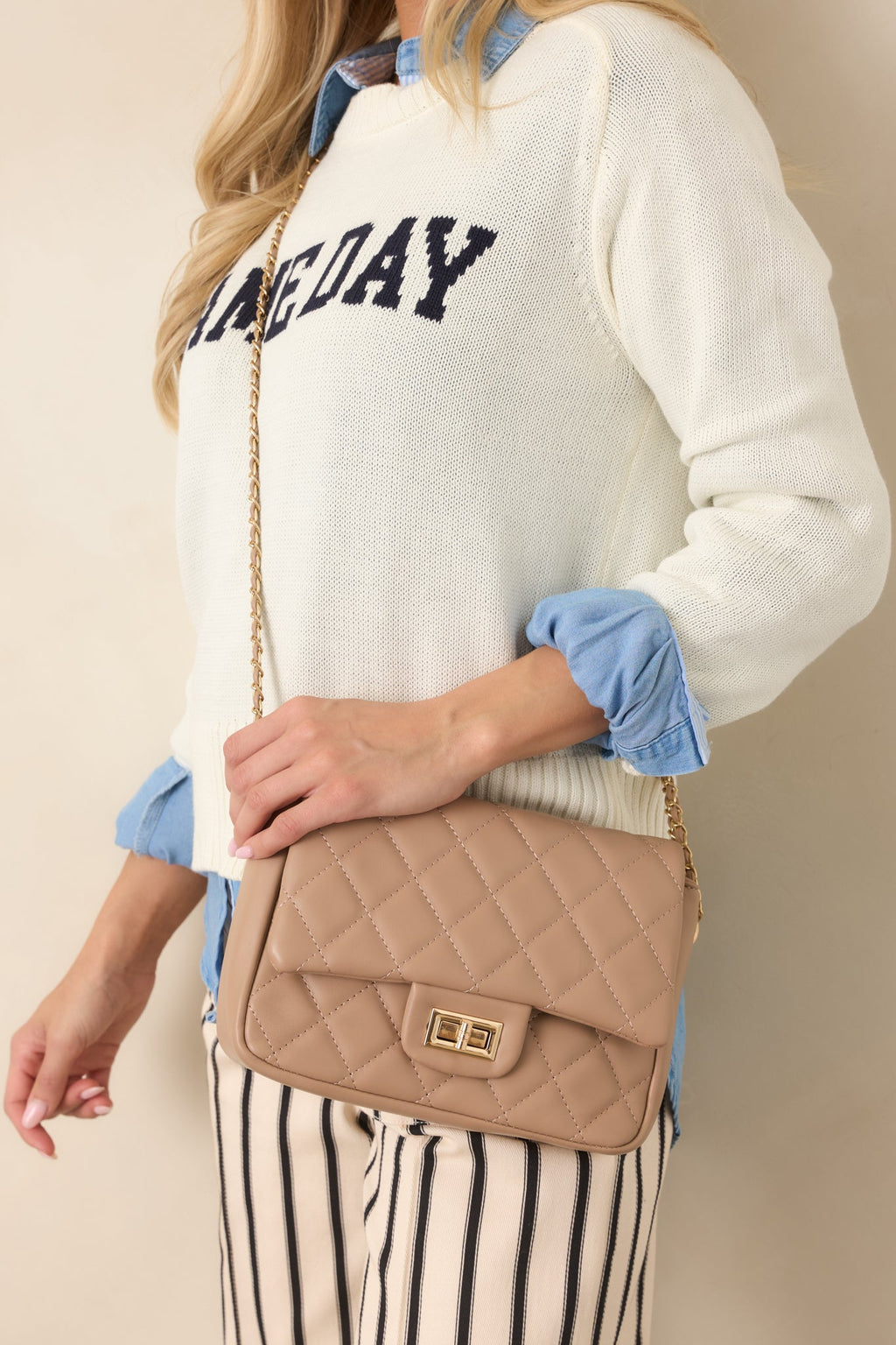 Bolso acolchado elegante color topo