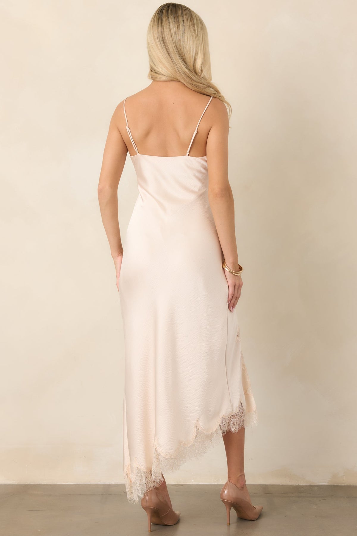 Vestido lencero de satén marfil