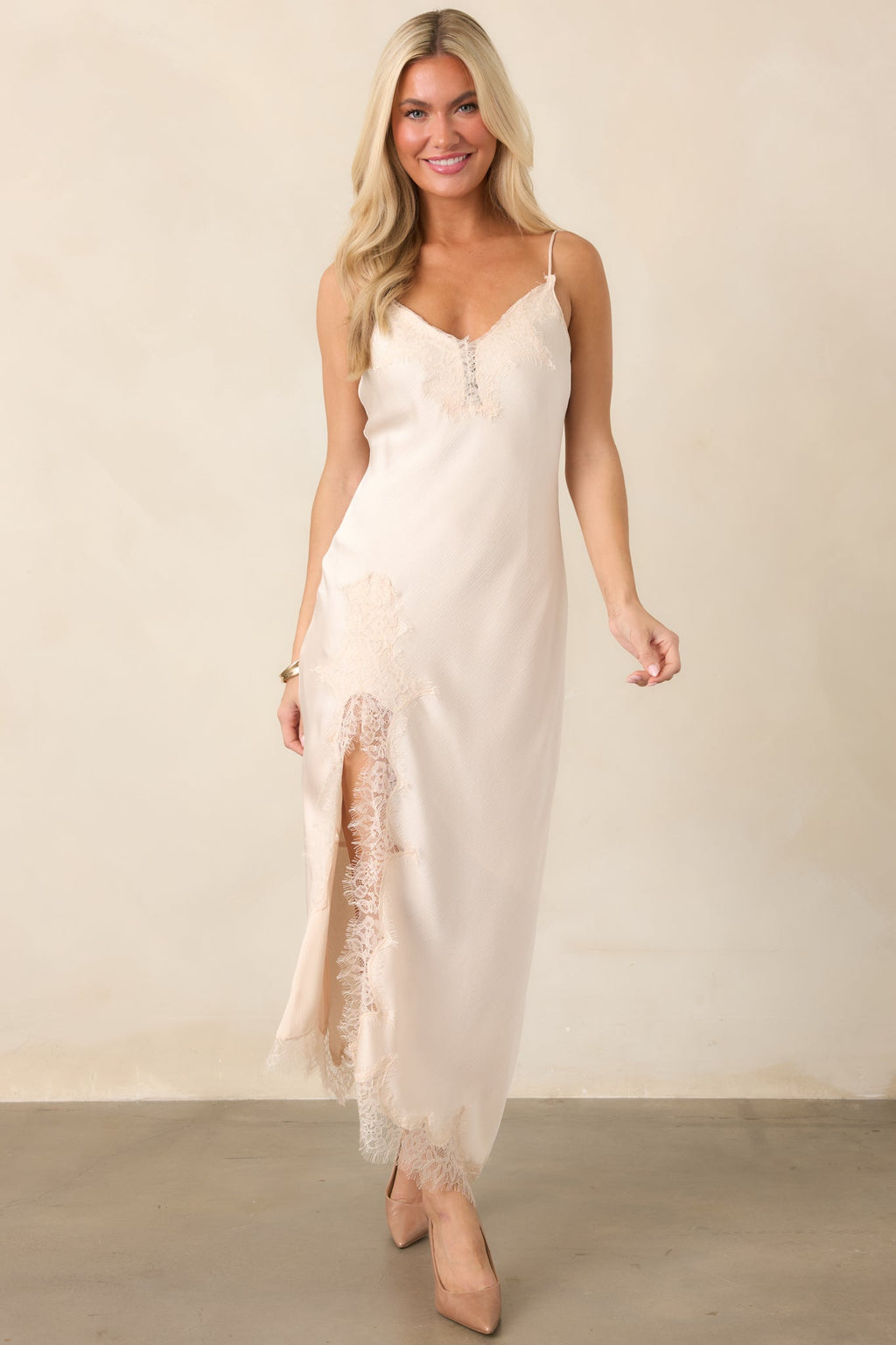 Vestido lencero de satén marfil