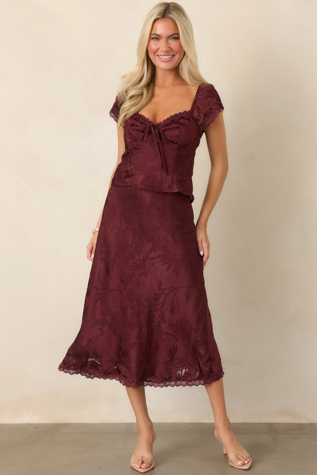 Falda midi elegante de satén color morera
