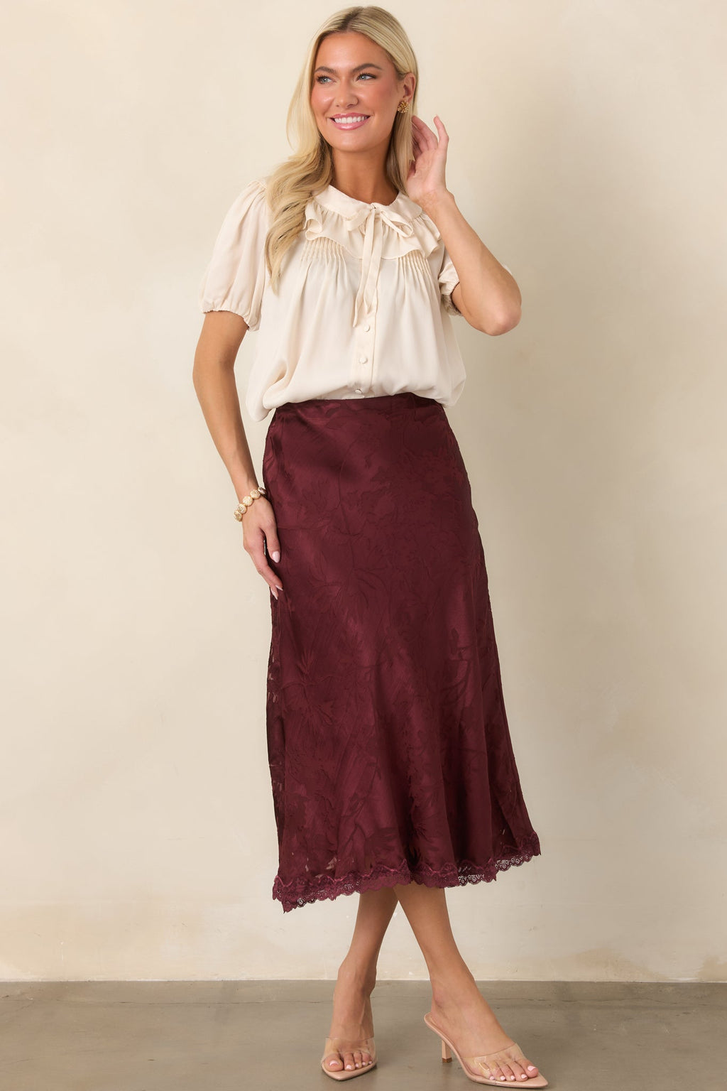 Falda midi elegante de satén color morera
