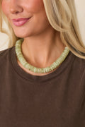 Collar de cuentas de disco de elemento natural en verde pálido