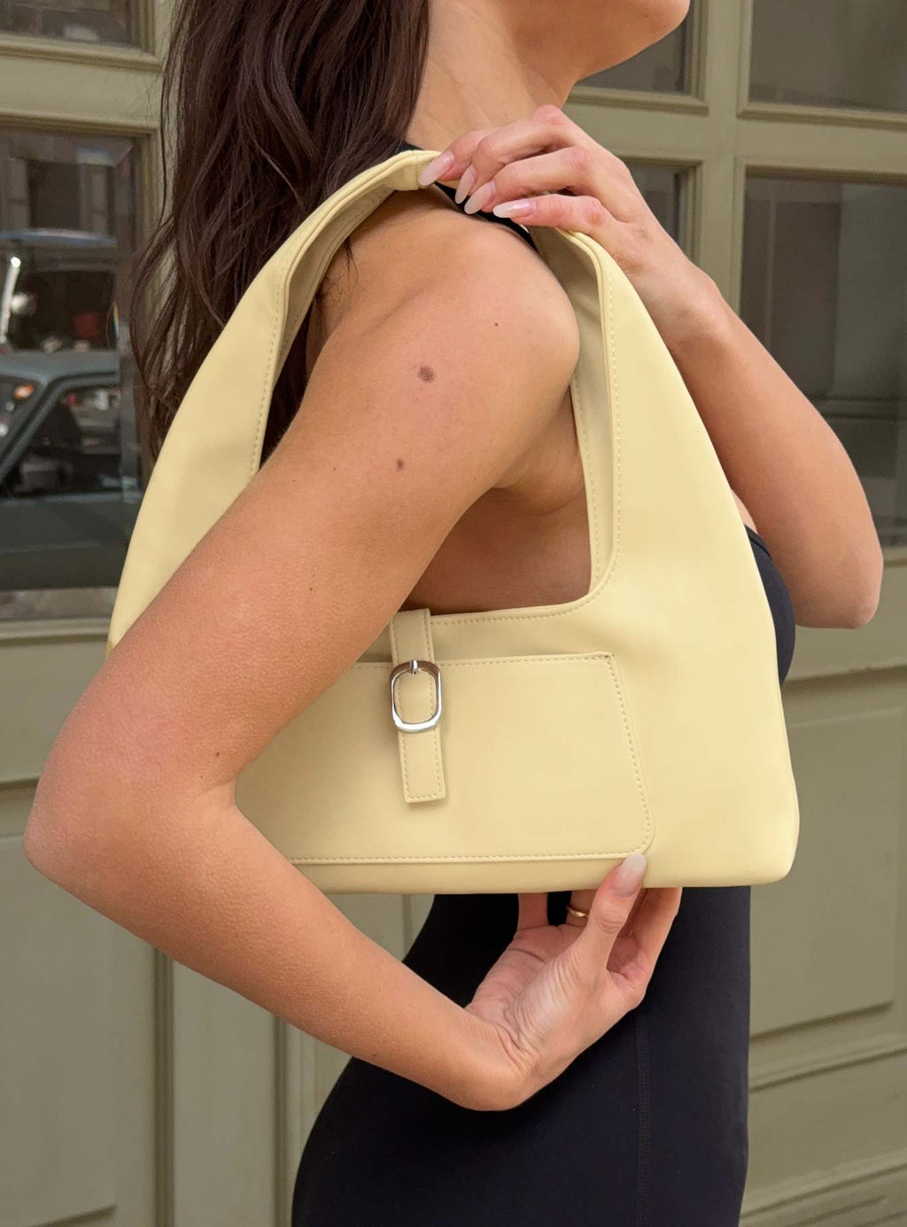 Bolso de hombro color mantequilla