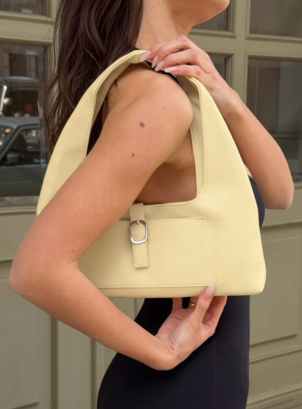 Bolso de hombro color mantequilla