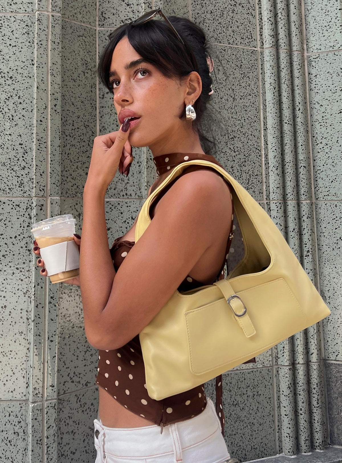Bolso de hombro color mantequilla