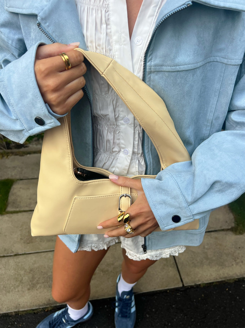 Bolso de hombro color mantequilla