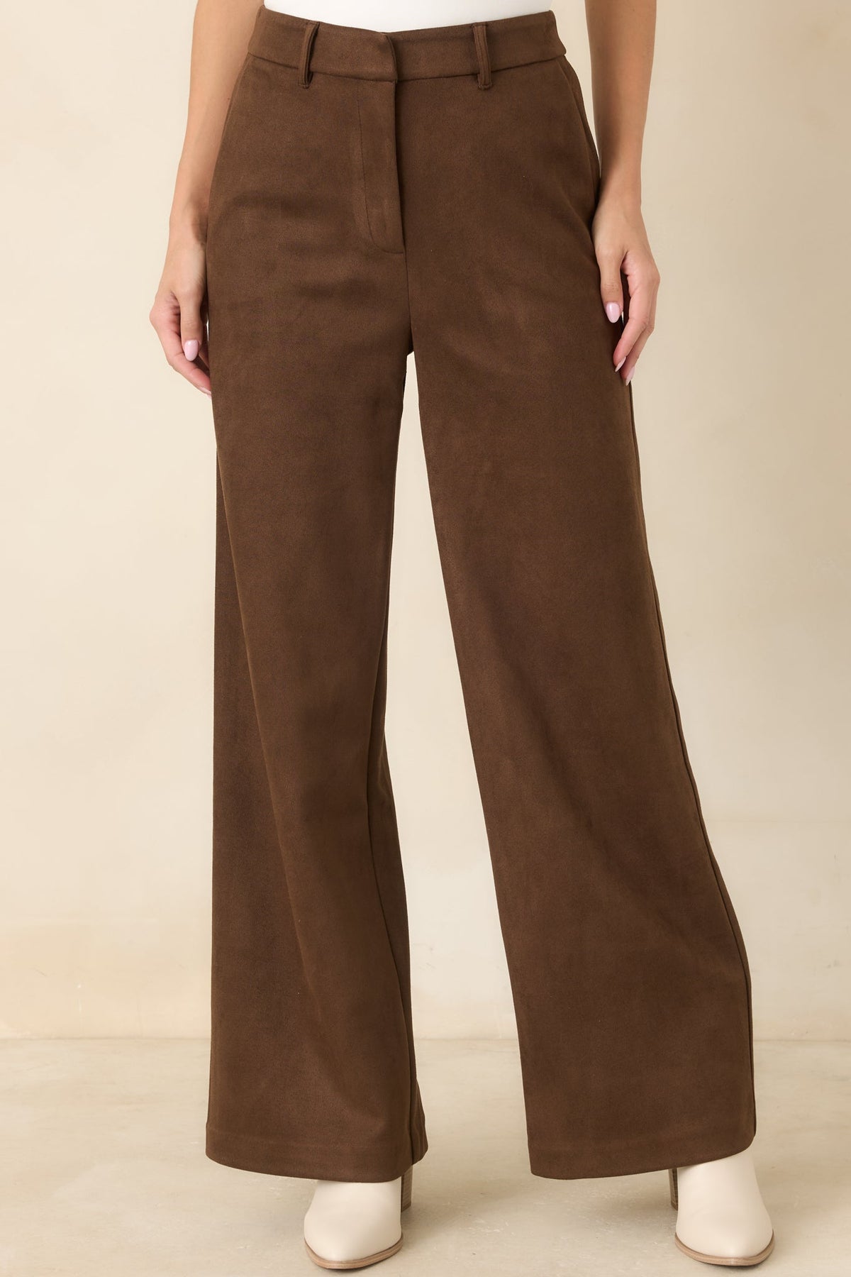 Pantalones marrones de pierna ancha