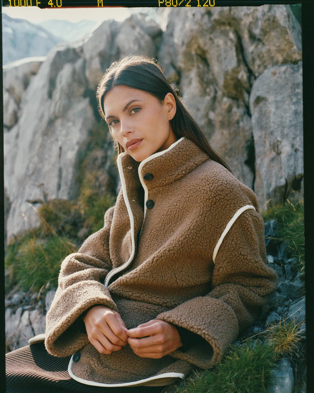 Chaqueta con botones color beige - foto 5