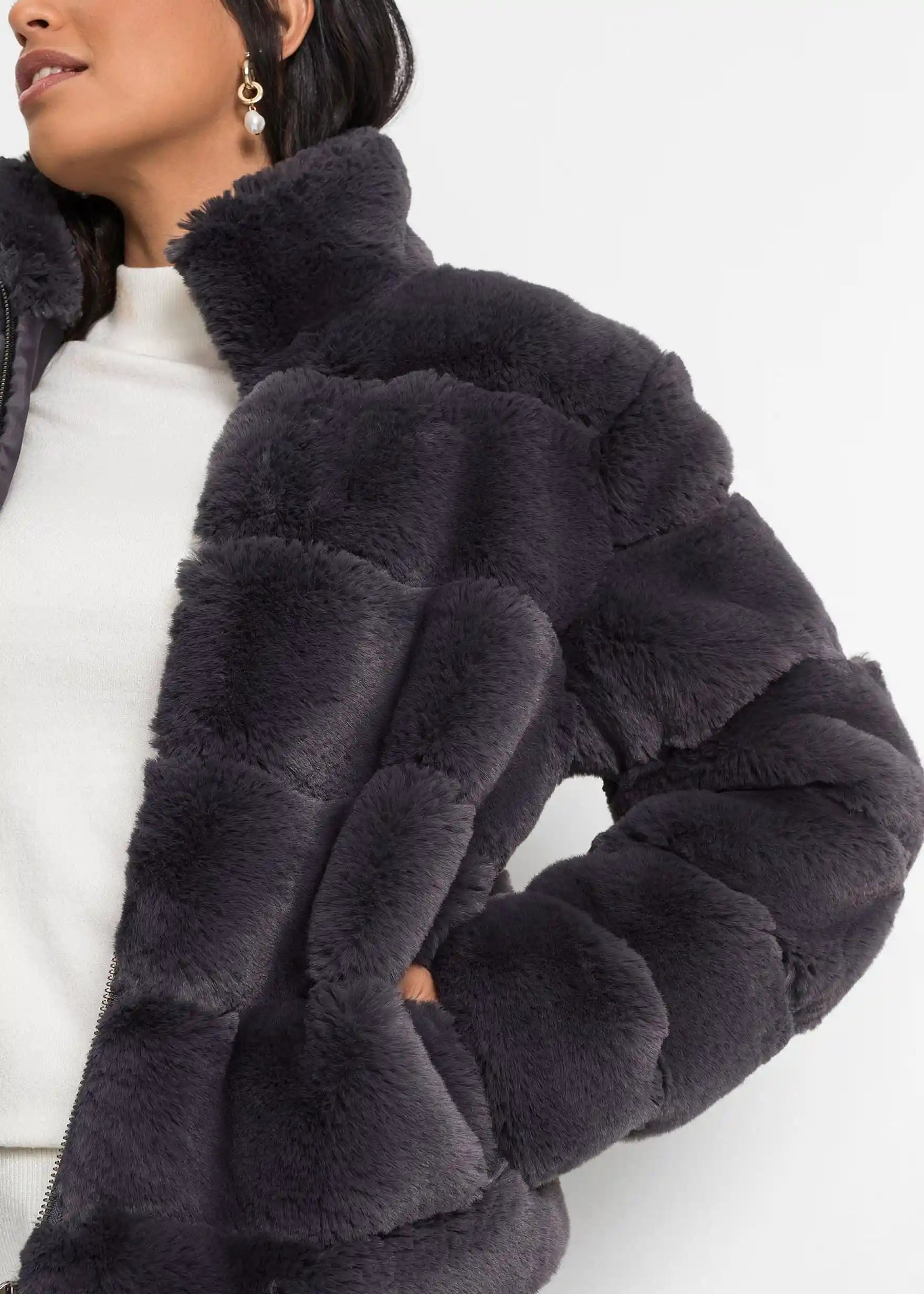 Chaqueta corta de pelo sintético antracita