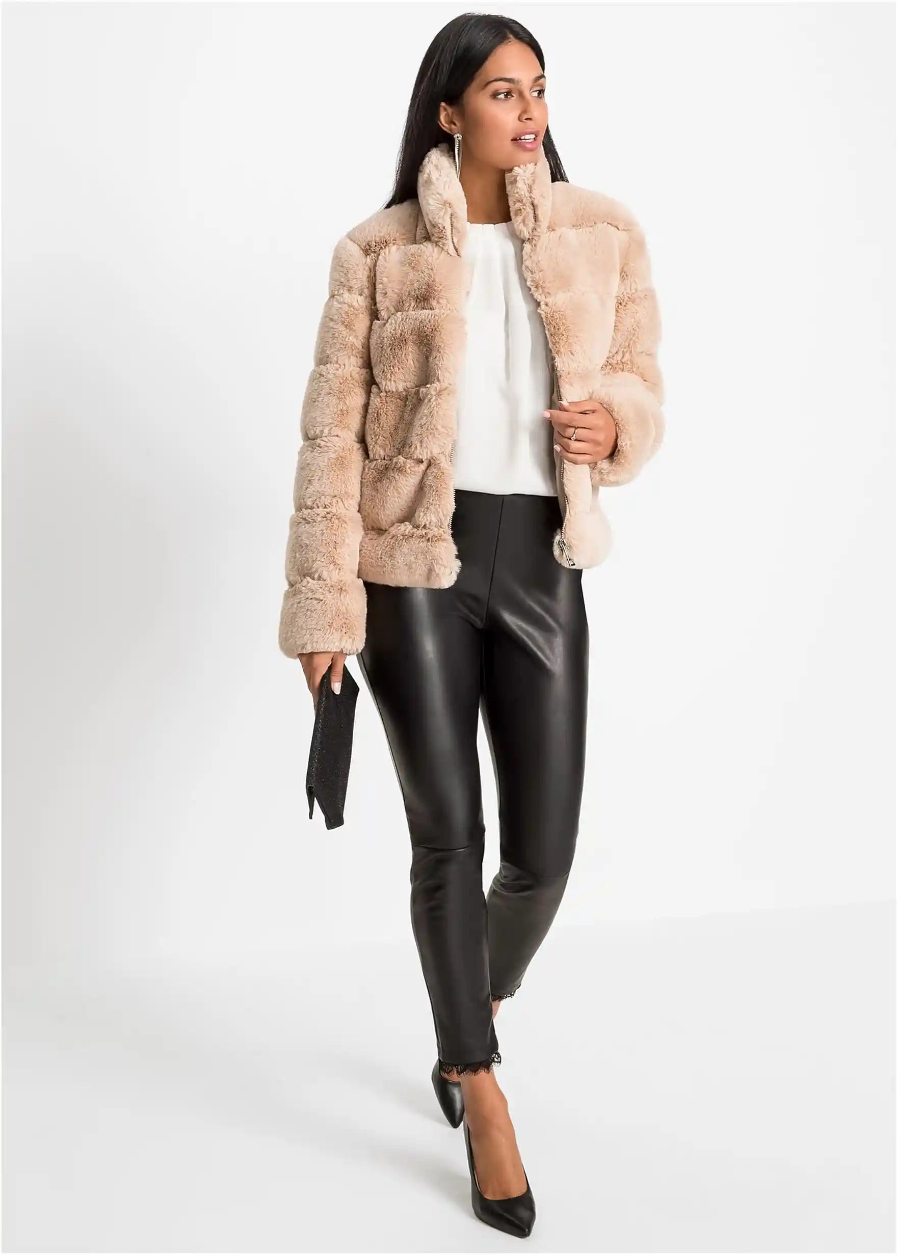 Chaqueta corta de pelo sintético beige rosa