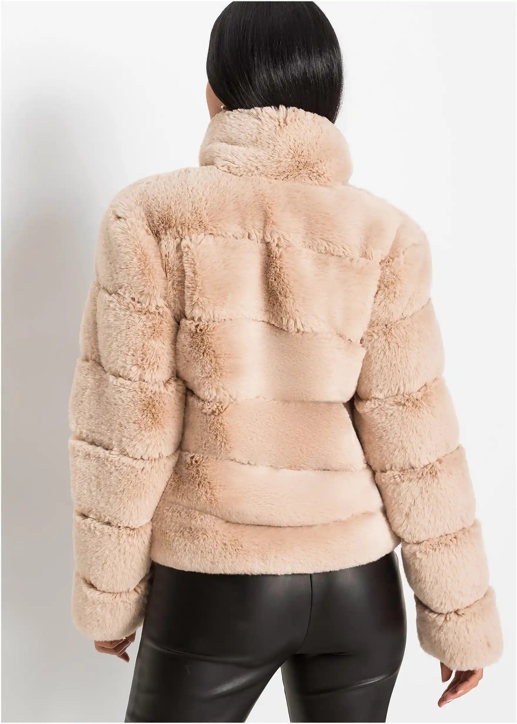 Chaqueta corta de pelo sintético beige rosa