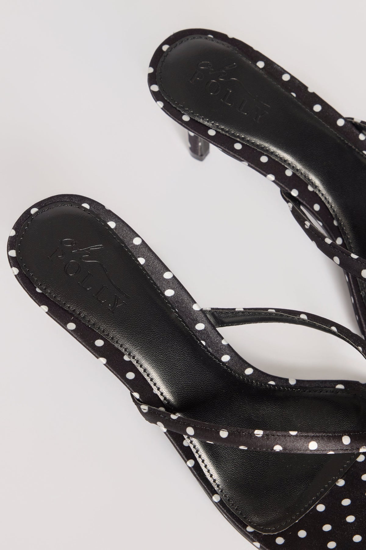 Sandalias de satén negras
