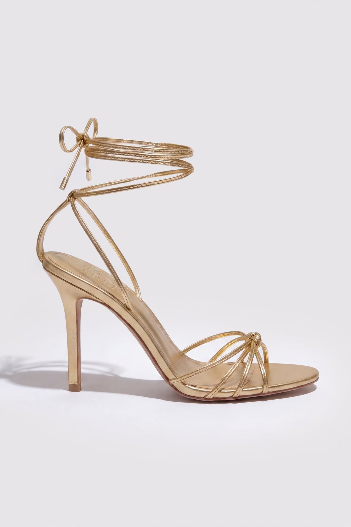 Sandalias elegantes de tacón