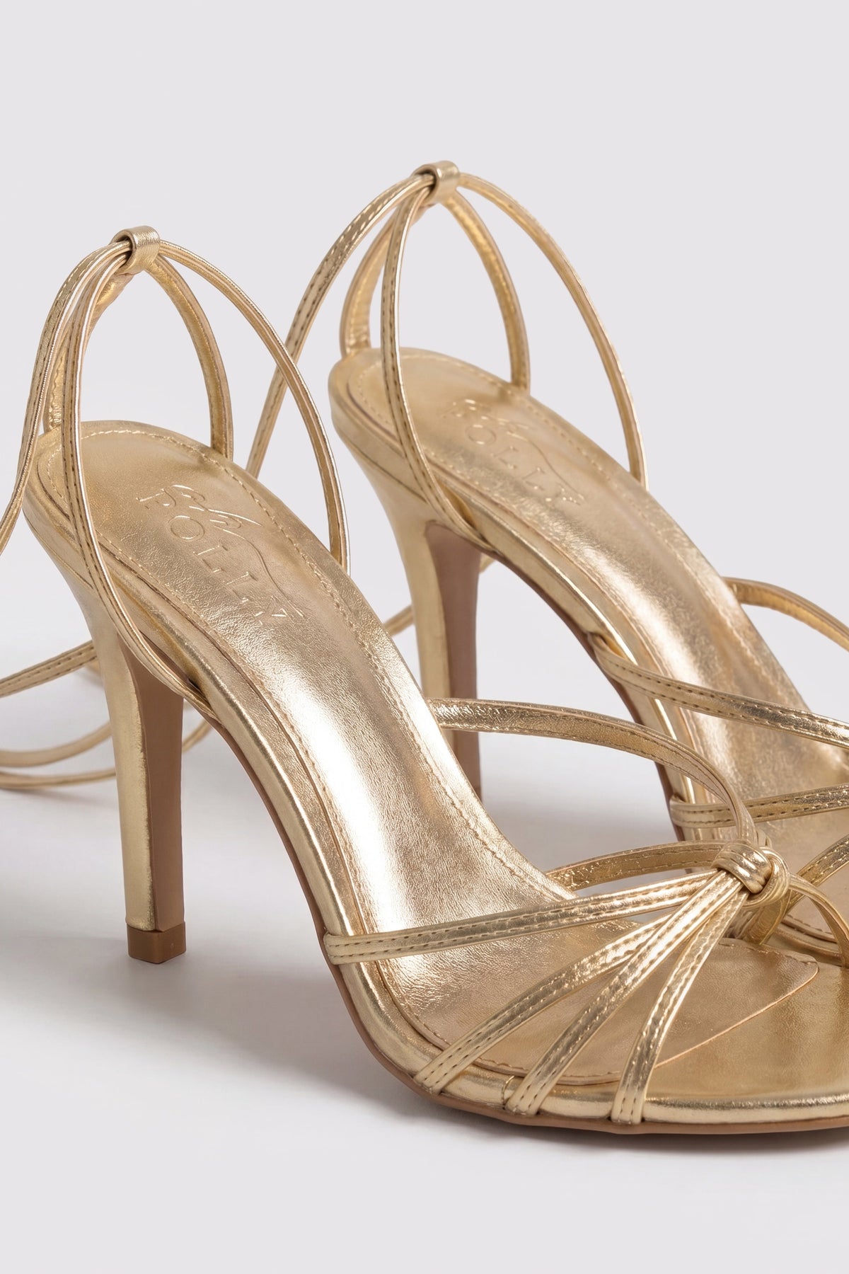 Sandalias elegantes de tacón