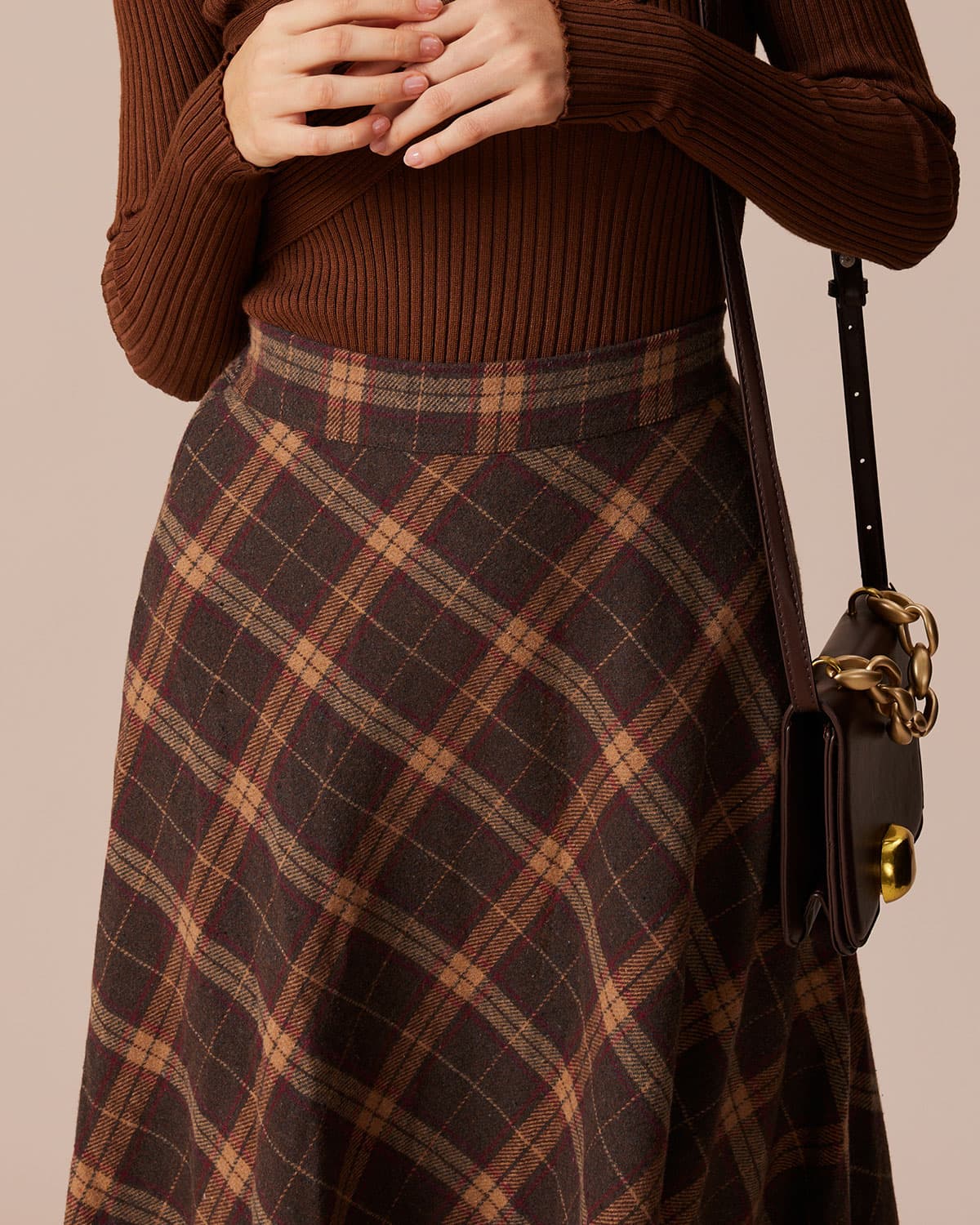 Falda midi de cuadros marrones, corte evasé y cintura elástica cómoda