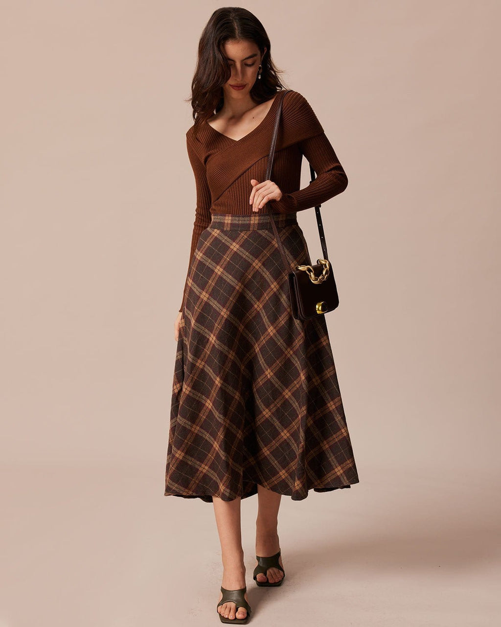 Falda midi de cuadros marrones, corte evasé y cintura elástica cómoda