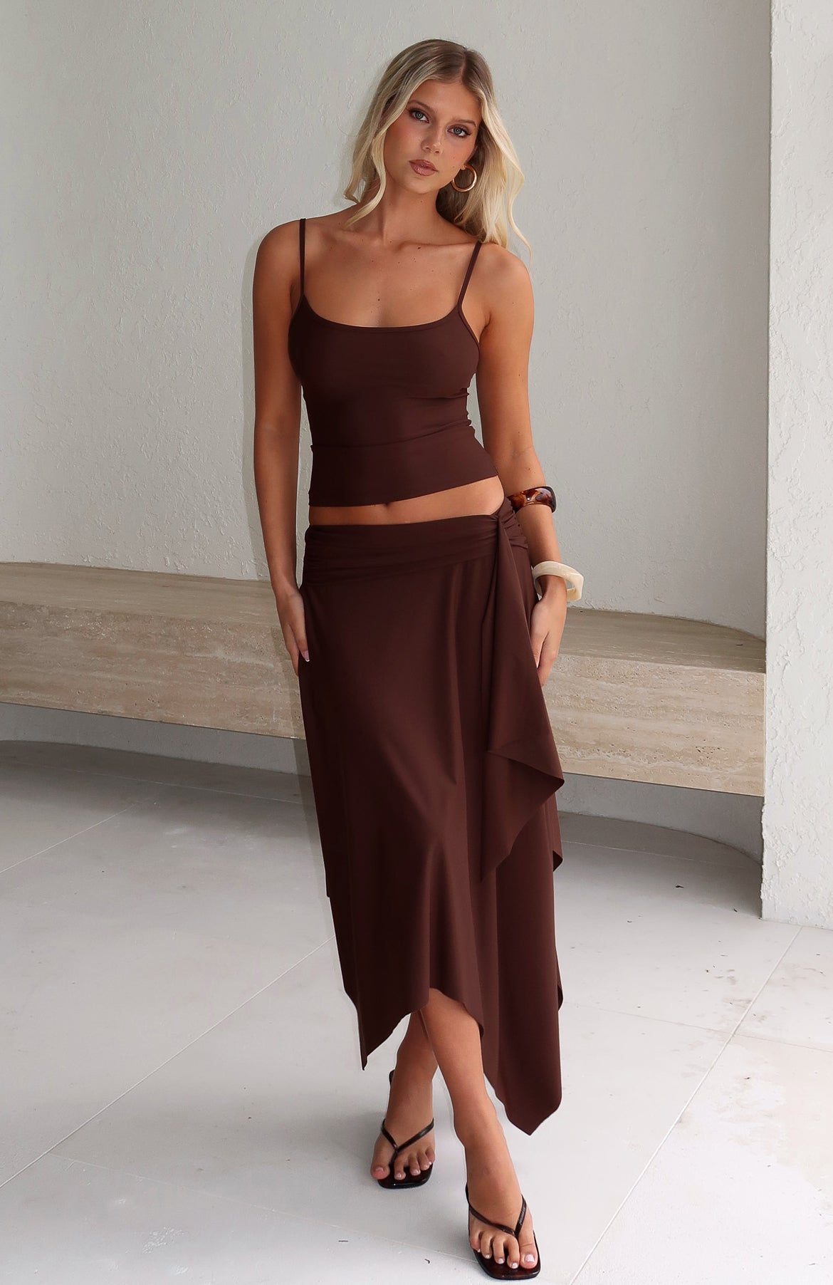 Falda midi marrón