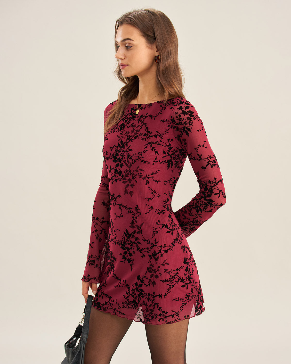 Elegante minivestido rojo de malla con estampado floral